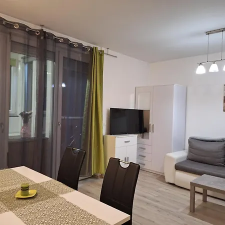 Lona Flat Apartman